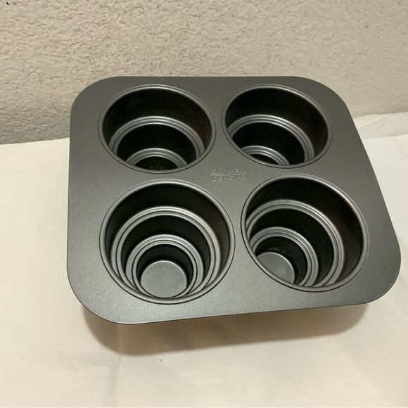 Chicago Metallic Professional Heavy Duty Multi-Tier Cake Pan Makes 4 Little Cake - Picture 2 of 7